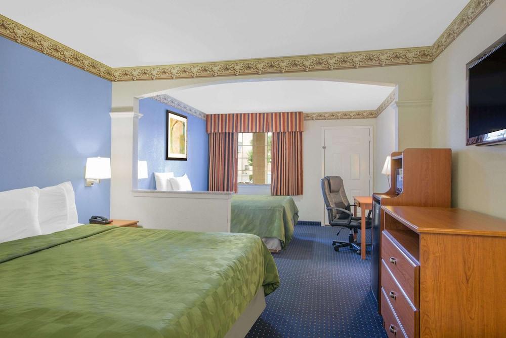Days Inn By Wyndham Nacogdoches/Sfa University/Downtown Exterior foto