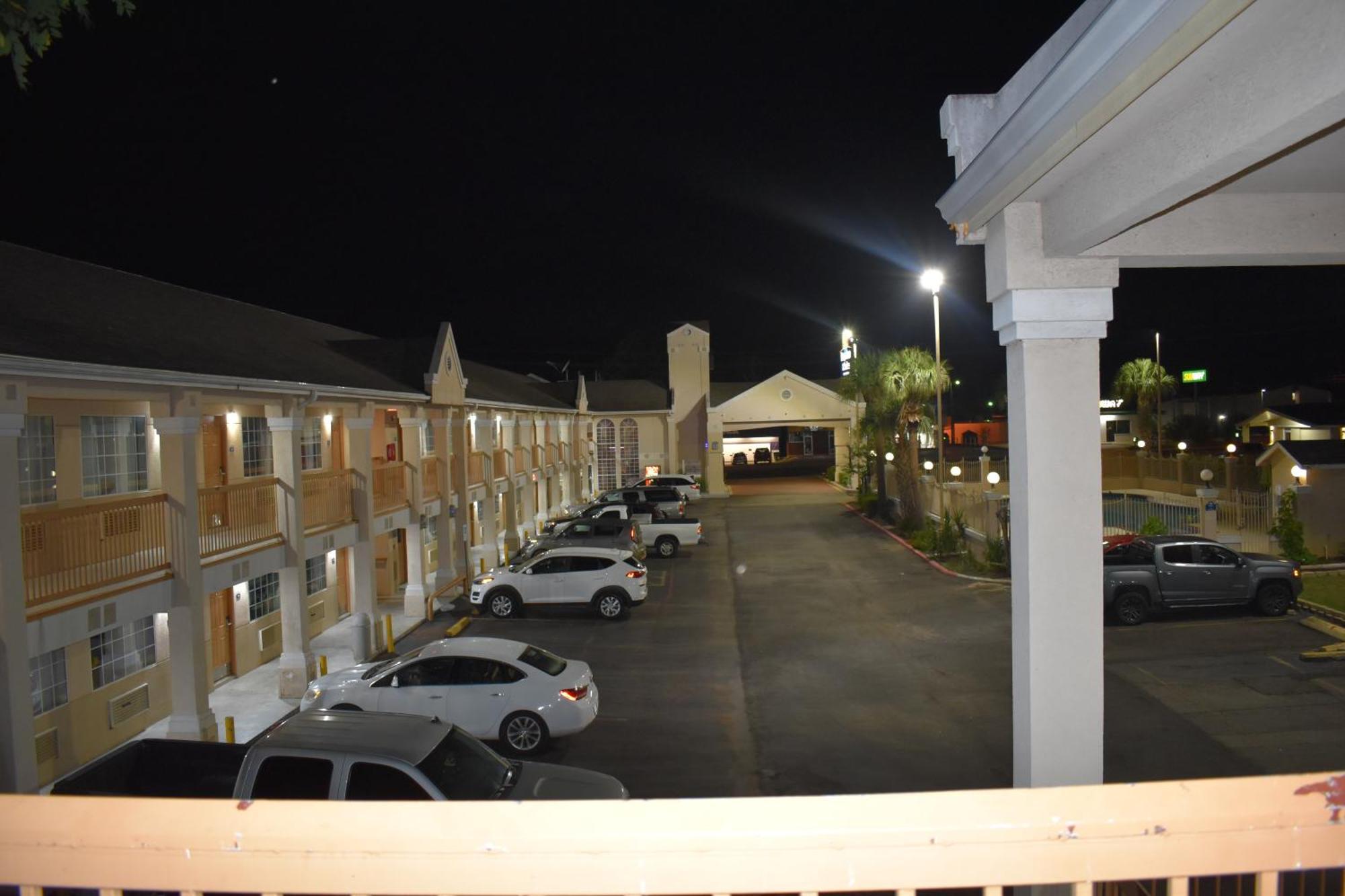 Days Inn By Wyndham Nacogdoches/Sfa University/Downtown Exterior foto