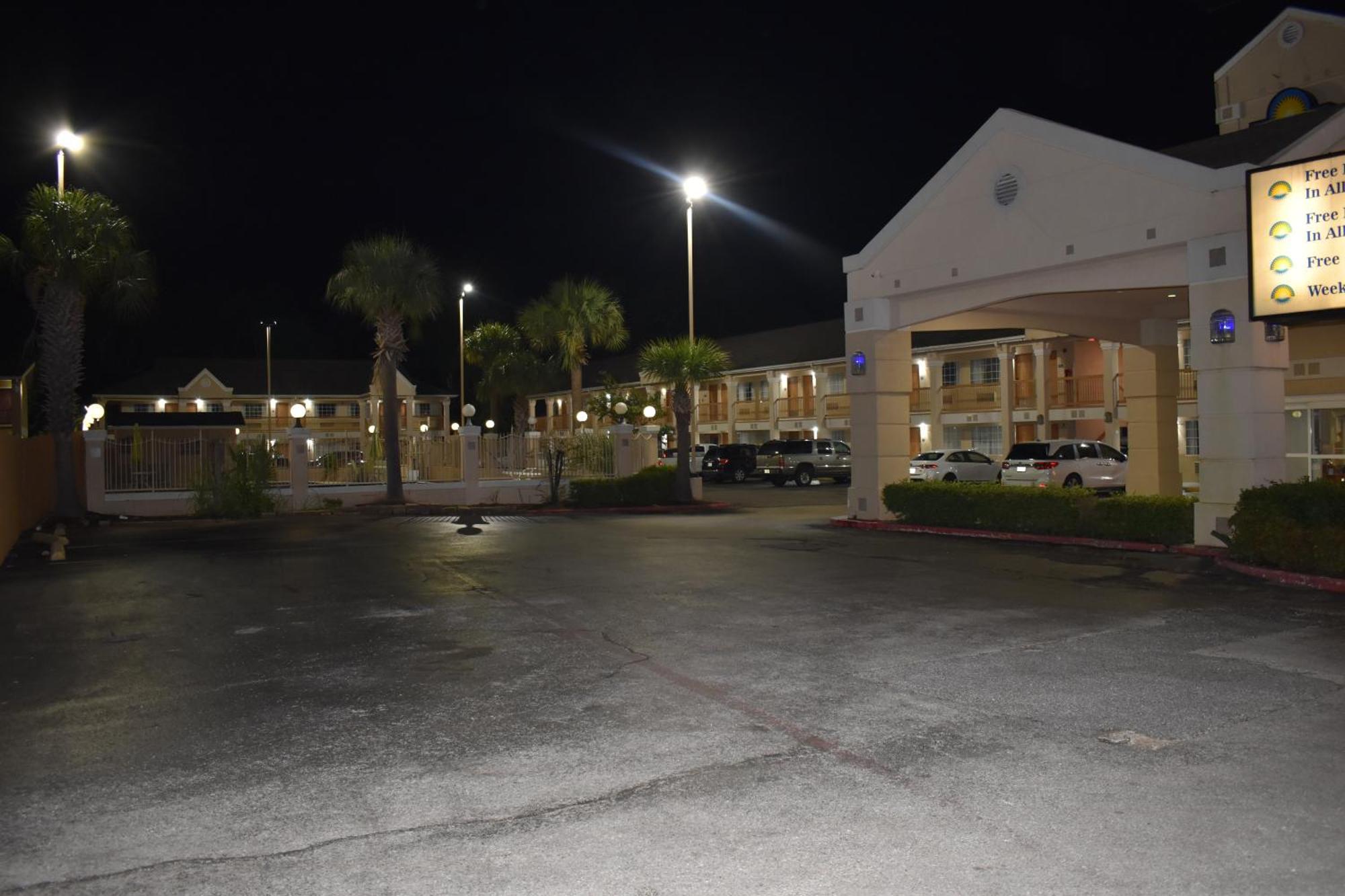 Days Inn By Wyndham Nacogdoches/Sfa University/Downtown Exterior foto