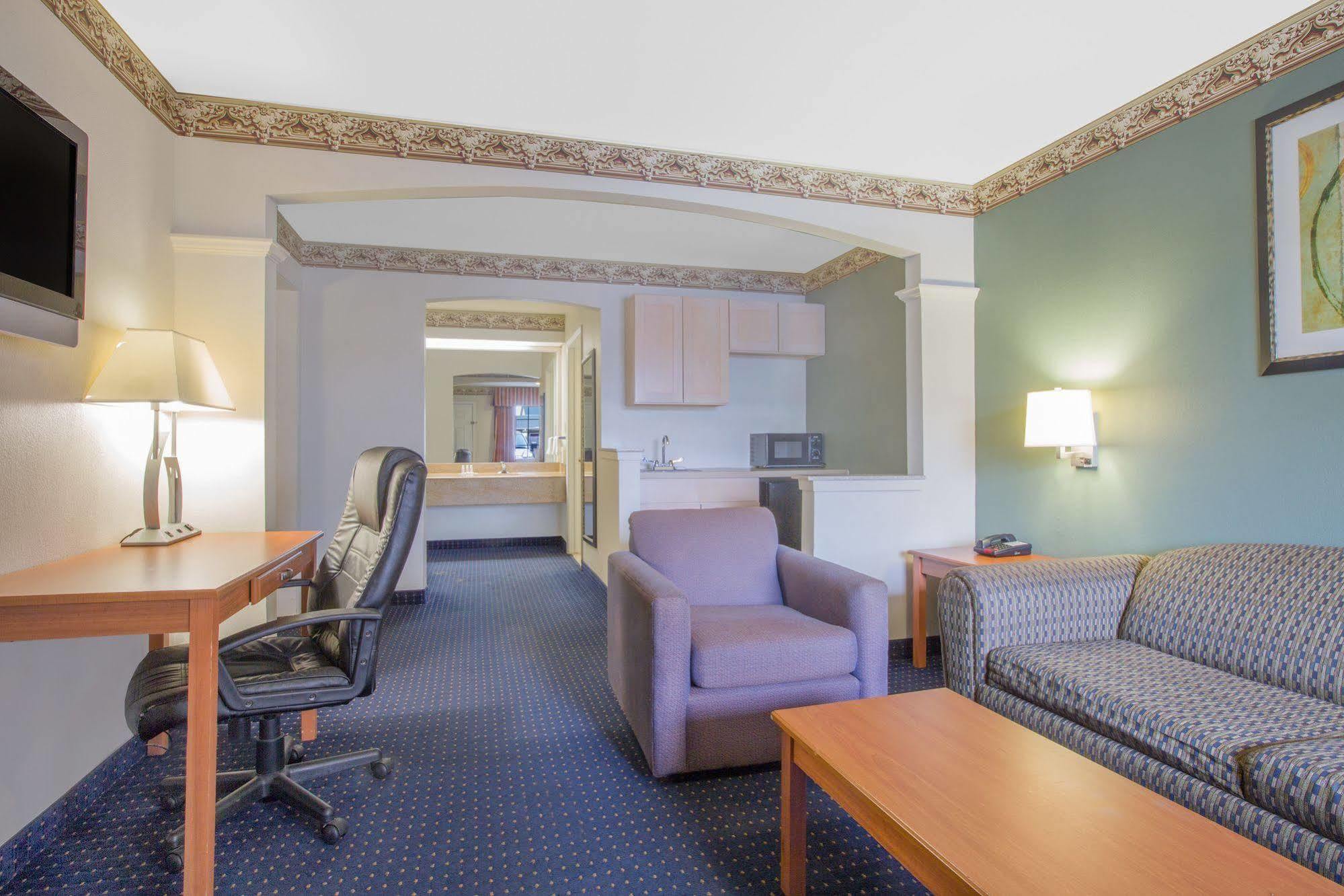 Days Inn By Wyndham Nacogdoches/Sfa University/Downtown Exterior foto